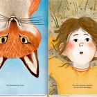 Links: „Und dann kam der Fuchs.“ Ein Fuchs schaut kopfüber. Rechts: „Für einen Moment schauten wir uns tief in die Augen.“ Kind liegt im Gras.