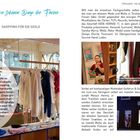 18 Die schönen Dinge der Färöer, Shopping für die Seele. Kleidungsstücke hängen auf Holzkleiderbügeln. Frauen im Geschäft.