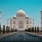Kalender mit Daten und Wochentagen unten, Schrift "Taj Mahal - Indien". Zentrales Bauwerk mit Kuppel und Minaretten.