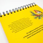 Text über literarische Adventszeit, tägliche Inhalte, 31 Postkarten. Oben rechts Rotkehlchen auf Tannenzweig, gelber Hintergrund.