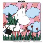 "MOOMIN" oben. Ein Mumin-Charakter hält Pflanzen und Blüten vor einem gestreiften Himmel mit Wolken.