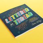 "LETTERED IN THREAD" in bunten Buchstaben, umgeben von bunten Punkten auf dunkelblauem Hintergrund, liegt auf Gelb.