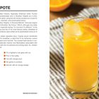 „THE CAPOTE“ steht über einem Rezept für einen Cocktail mit Wodka und Orangensaft, garniert mit einer Orangenscheibe.