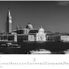 San Giorgio Maggiore. Kalenderseite für den Monat August. Venedig mit der Basilika San Giorgio Maggiore im Hintergrund. Boote auf dem Wasser.