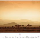„Sonnenaufgang in der Savanne, 8“. Landschaft mit Bäumen im Vordergrund und silhouettierten Hügeln im Hintergrund.