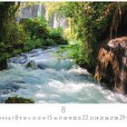 Text: "Türkei, Antalya Wasserfall". Ein klarer Strom fließt durch üppigen, grünen Wald mit mehreren Wasserfällen im Hintergrund.