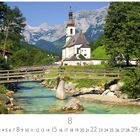 Text: "Deutschland, Ramsau", "8", "CASARES EDITION". Eine Kirche in einer malerischen Berglandschaft mit Holzbrücke und Bach.
