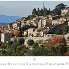„Village Bonnieux“ steht unten links. Eine hügelige Landschaft mit alten Gebäuden und herbstlichen Bäumen.