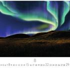 Text: "Polarlicht", Zahlenreihe von 1 bis 31, "8", "CASARES EDITION". 

Hügel in Dunkelheit, darüber leuchtende Polarlichter.