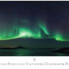"Polarlicht" steht in der linken Ecke. Oben grüne Nordlichter am Nachthimmel über einer dunklen Landschaft.