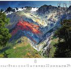 "Felsformation Patagonien" steht oben links. Eine Berglandschaft mit grünen Bäumen im Vordergrund und bunten Felsen.