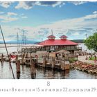 Vermont, Lake Champlain. Kalenderansicht mit einem Steg, einem Haus mit rotem Dach und Booten auf dem Wasser bei bewölktem Himmel.
