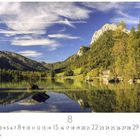 „Hintersee“, Monatsübersicht 1-31 mit hervorgehobenem Tag 8. Landschaft mit See, Bergen und Bäumen im Hintergrund.