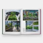 Links: "Pinnacle @ Duxton, Singapur". Bilder von Gartenanlagen auf einem modernen Gebäude.