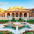"RAJASTHAN" in großer Schrift. Liste von Themen wie "Trip Builder" (p78). Historischer Palast mit Garten und Brunnen im Vordergrund.