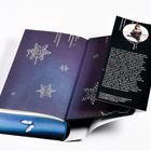 Text über die Autorin Callie Hart; dazu ein lila Einband mit Schneeflocken und einem Schmetterling.