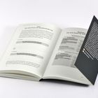 Text auf zwei Buchseiten und einem Papier. Themen: Änderung von Verhaltensmustern, Gewohnheiten. Detaillierte Anweisungen.