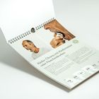 "Kiefer-Übung mit Kieferretter oder Flaschenkorken." Bilder zeigen einen Mann mit Lockenstab am Mund. Spiralgebundener Kalender.