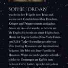 Seiten 14 und 15 zeigen Text. Eine Zeichnung eines roten Drachen befindet sich am unteren Rand auf schwarzem Hintergrund.