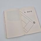 Text "3. SATZ". Schlichtes Buchlayout mit geometrischen Linien und Tennisballgrafik. Leere linke Seite.
