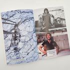 Links: "In einem riesigen Eispuzzle gefangen..." zeigt ein Schiff in Eisschollen. Rechts: Zwei Männer, einer hält ein Schild "Northwest Passage 2016".