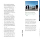 Textinhalte zuerst: "Mehr lesen & informieren" mit verschiedenen Autoren und Büchern gelistet. Eine Frau schwimmt im Meer mit einer blauen Mütze. Links sind drei kleinere Bilder: eine Frau mit geschlossenen Augen, jemand beim Schreiben, und ein Mann in einer Eisbadegruppe.