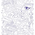"ZOEY" in verspieltem Schriftzug, umgeben von gezeichneten Motiven: Herz, Auge, Schildkröte, Blume, Noten, Nudelschale, Lippenstift.