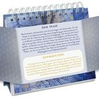 Ein Schreibblock zeigt Text über Wachsamkeit, Achtsamkeit und Vorsicht beim Hasen. Unten steht eine Affirmation zur Mut und Balance.