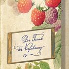 "Der Trank der Verführung" in eleganter Schrift. Illustration von Himbeeren und grünen Blättern auf einem vintage Hintergrund.