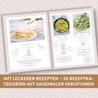 MIT LECKEREN REZEPTEN – 20 REZEPTKATEGORIEN MIT SAISONALEN VARIATIONEN. Drei Rezeptseiten mit Bildern von Gerichten.