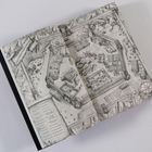 "Zalindov-Gefängnis, eine detaillierte Karte in einem Buch zeigt Gebäude und Strukturen, nummeriert und beschriftet."