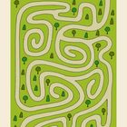 „Findest du den Pfad durch den verzauberten Wald?“ Ein Labyrinth auf grünem Untergrund mit Bäumen.