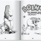 Links: Ein kleiner Mann hebt den Rock einer Nonne. Rechts: Ein Bär fährt Einrad, umgeben von Clowns.
