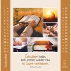 Text: „Glauben heißt, sich immer wieder neu in Gott verlieben. Reinhard Kawohl.“ Kalender für September, mit Bildern von betenden Menschen und einer Bibel.