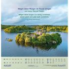 Mögen deine Morgen dir Freude bringen und deine Abende Frieden. Insel mit Ruine umgeben von Wasser und Bäumen im August.