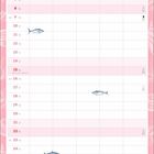 Kalender für August, rosa Hintergrund mit Muscheln, gelegentlich Fischabbildungen zwischen den Datumsfeldern.