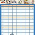 Ein Kalenderblatt für August mit einem bunten Wimmelbild einer Bahnhofs-Szene voller Menschen und Aktivitäten.