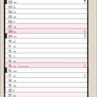 "THERE IS ALWAYS HOPE" an einer Wand, Mädchen lässt einen roten Herzballon los. Darunter ist ein August-Kalender.