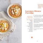 Karotten-Birnen Porridge Rezept mit Zutaten und Zubereitungsschritten, zwei Schalen mit Porridge und Birnenstücken.