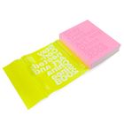 Text: "Stay Connected: Art and China Since 2008". Ein pinkes Buch mit einer neongelben, teils transparenten Hülle.