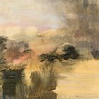 Eine abstrakte Landschaft in erdigen Tönen mit verschwommenen Formen und sanften Farbübergängen.