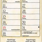 Kalendarblatt: Sprüche über August und Hundstage. Illustration: Menschen bei der Ernte, umgeben von grünen Pflanzen.