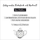 "Entspanntes Frühstück mit Kindern?" steht oben. Darunter Anweisungen wie "Richtige Tellerfarbe wählen". Teekannen-Illustration unten.