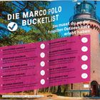 Checkliste für Erlebnisse an der polnischen Ostseeküste vor einem Leuchtturm und Pinienwald.