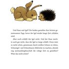 Text beschreibt Hase und Igel, die letzte gemeinsame Tage genießen. Illustration zeigt Hase und Igel, die sich anschauen.