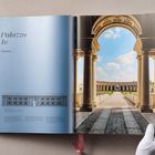 Links steht „Palazzo Te, Mantua“. Rechts ein Foto mit einem Bogengang und blauem Himmel. Eine Person hält eine Seite.