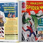 Links: Werbung für "Saturday Morning Shoe Store" mit Verkaufsmethoden und Preisausblick. Rechts: Comic-Cover "The Amazing Spider-Man" mit Spiderman und Geier über Stadt.  
