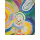 August: 1 bis 31. Bunte, kreisförmige abstrakte Formen in leuchtenden Farben wie Gelb, Blau und Grün.