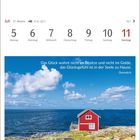 Kalender mit Datum vom 5. bis 11. Juli, dazu ein Zitat von Demokrit über Glück, vor einem roten Haus am Meer.