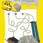 "Schaufel los! Zeige Rubble den Weg zu dem Felshaufen, damit er den großen Fels ablegen kann." Buch Seite 6.

Ein gelbes Baufahrzeug fährt eine kurvige Linie entlang zu einem Steinhaufen mit Schubkarre.